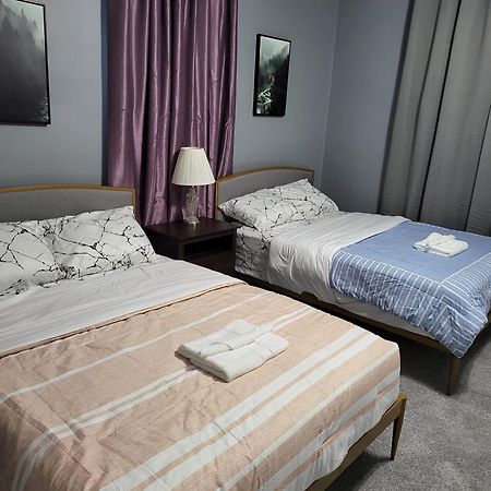 Guest Room With Two Double Beds In Columbus Oh, Airport Location Exterior photo