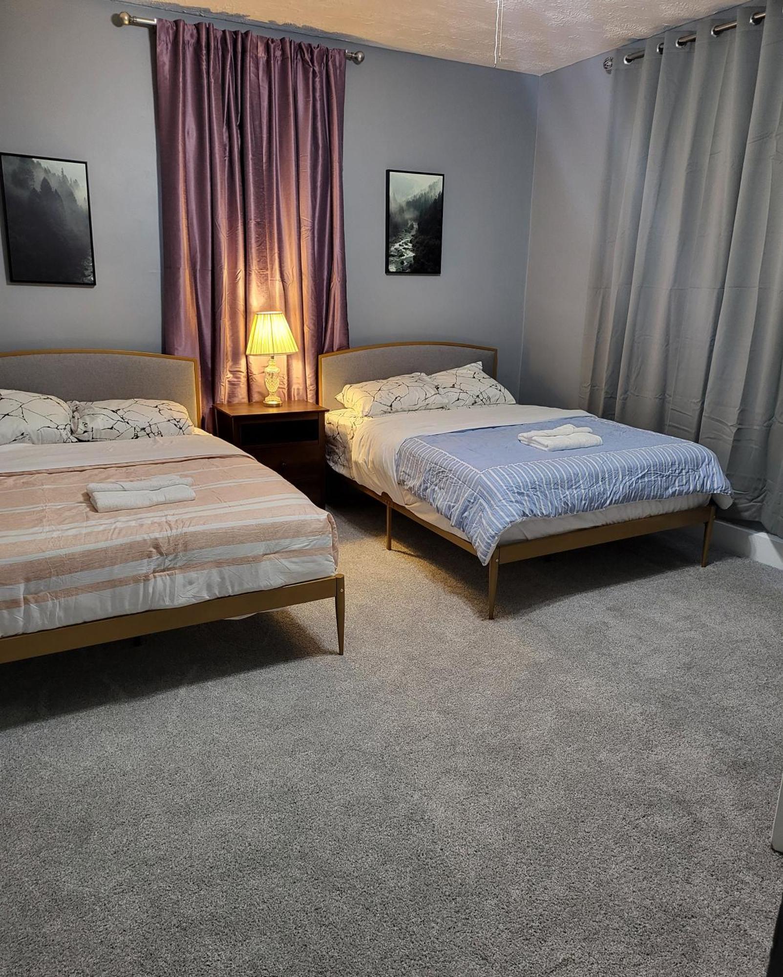 Guest Room With Two Double Beds In Columbus Oh, Airport Location Exterior photo