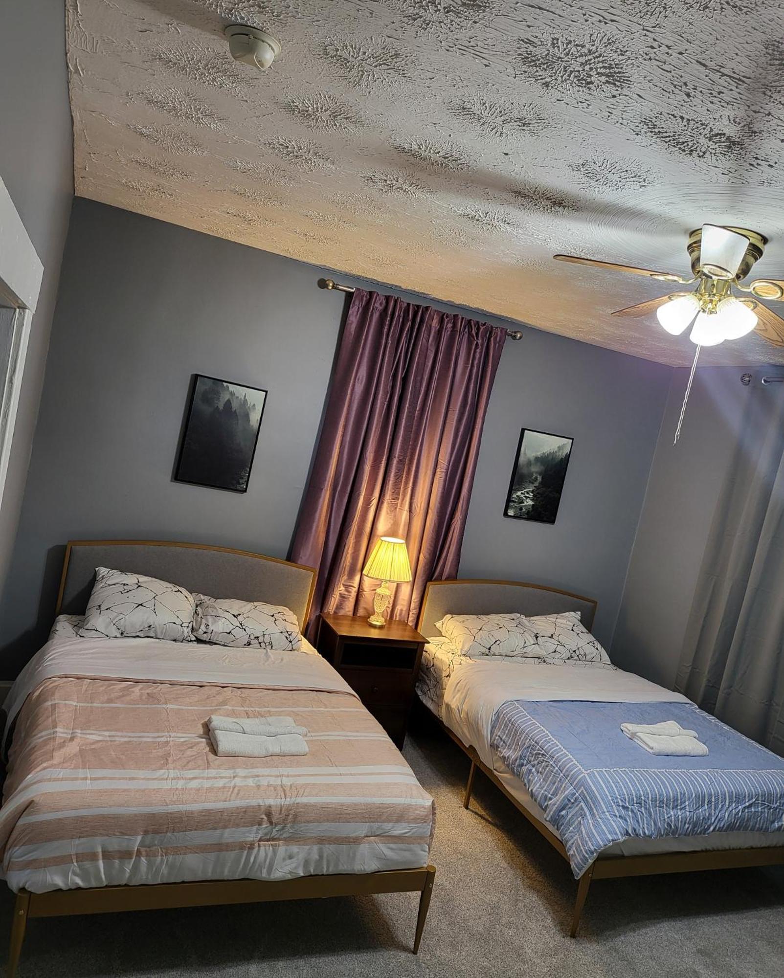Guest Room With Two Double Beds In Columbus Oh, Airport Location Exterior photo