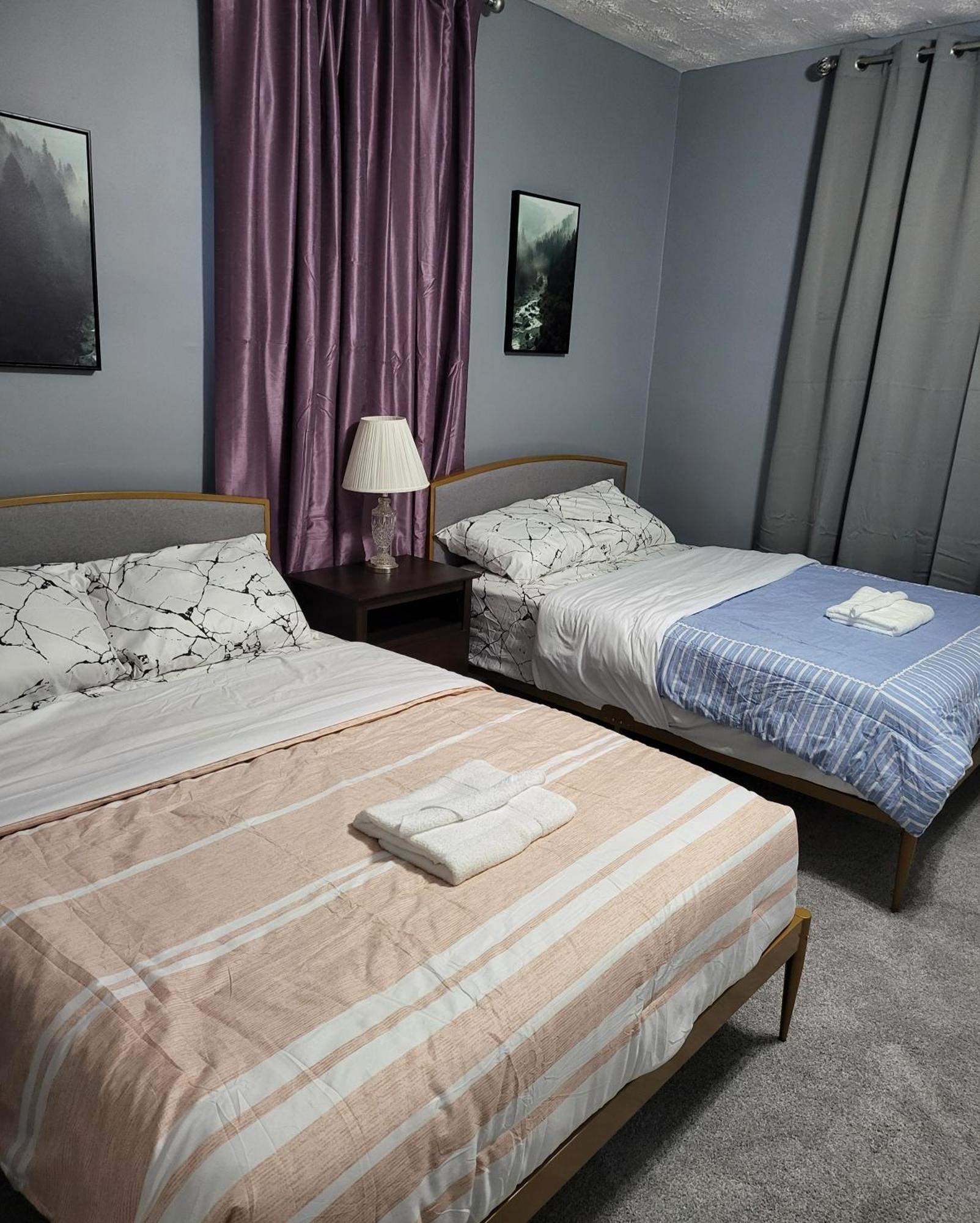 Guest Room With Two Double Beds In Columbus Oh, Airport Location Exterior photo